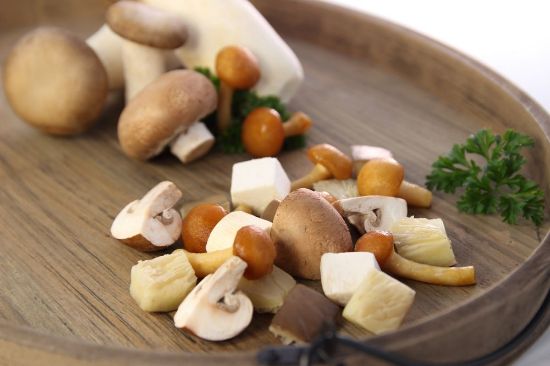 Bild von Feine Pilzmischung, (Melzer) mit der Beschreibung Auster;Stocks;Egerl;Kräutersai