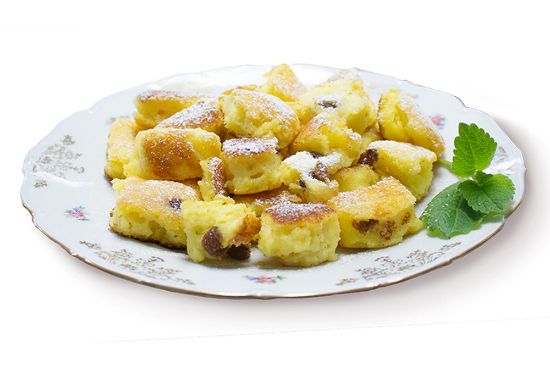 Bild von Kaiserschmarrn mit Rosinen mit der Beschreibung Öster.Mehl-Speise