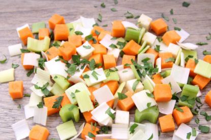 Bild von Suppengrün mit der Beschreibung Karotten, Porree, Staugensellerie, Petersilie, Knollensellerie