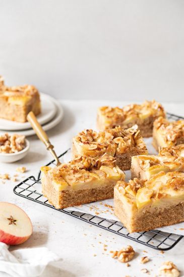 Bild von Wiener Apfel Blechkuchen mit der Beschreibung vg. 20 Port. (P567)