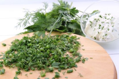 Bild von Kräutermischung TK mit der Beschreibung Petersilie, Dill, Kresse, Kerbel, Schnittlauch, Sauerampfer, Borretsch, Pimpinelle