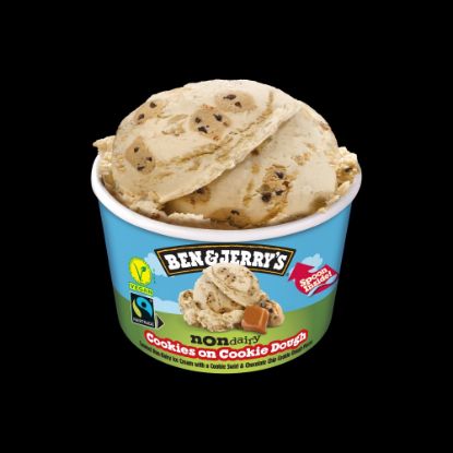 Bild von Cookies on Cookie Dough vegan mit der Beschreibung Veganes Karamelleis mit Cookie-Swirls und Choc Chip Cookieteigstückchen.